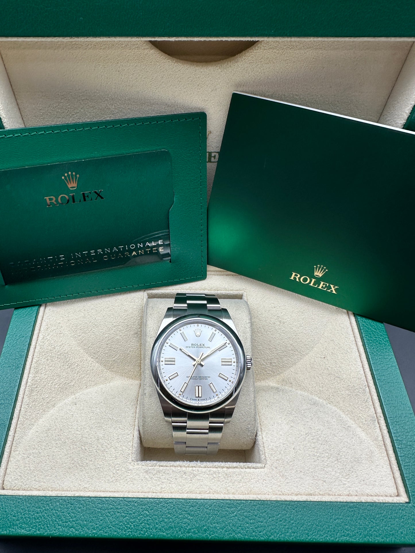 ROLEX OYSTER PERPETUAL 124300 41mm FULL SET 2023