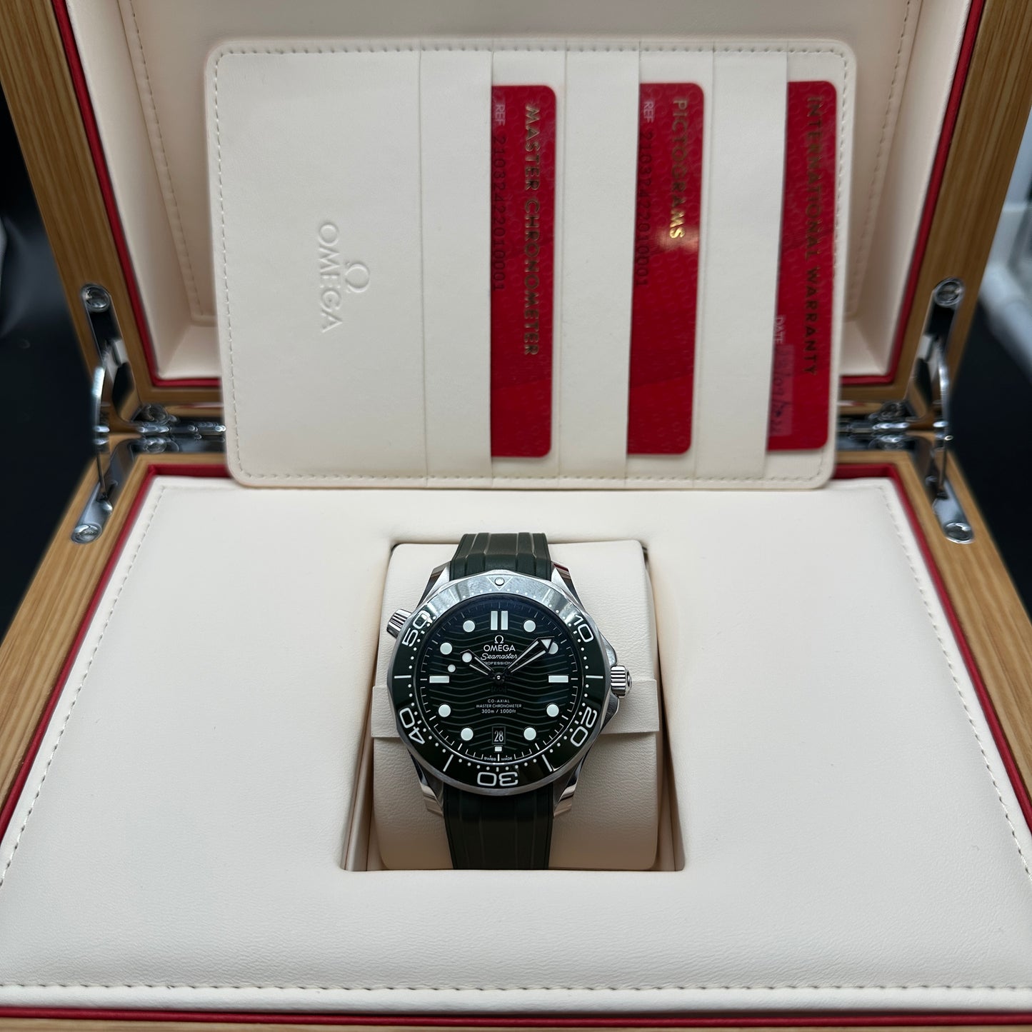 OMEGA SEAMASTER 300M 42mm FULL SET 2022